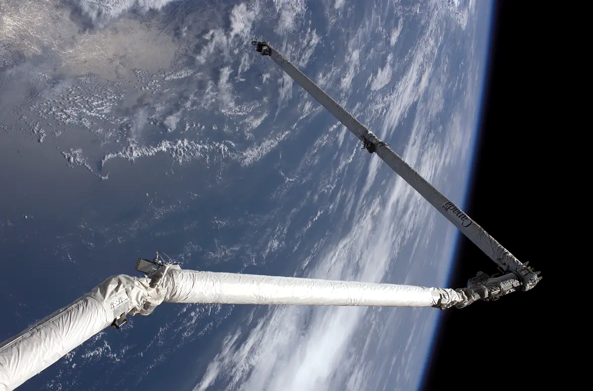 Space Shuttle Discovery robot arm over Earth, STS-114, NASA, 2005